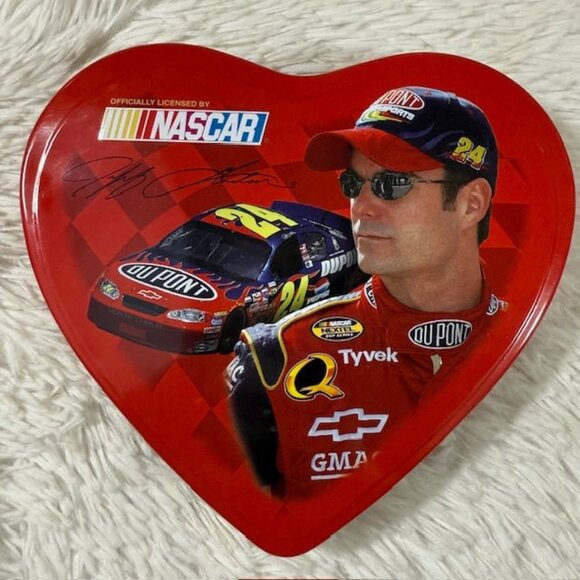 Vintage Jeff Gordon Nascar Heart -Shaped Tin + Dupont 24 Racing Car Magnet Set - Picture 2 of 14